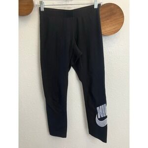 Nike Sportswear Essential Women's High-Waisted Logo‎ Capri Leggings
